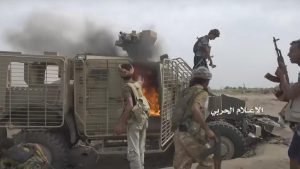 Хуситы сжигают захваченный у Аль-Джабалии МРАП Oshkosh M-ATV южан