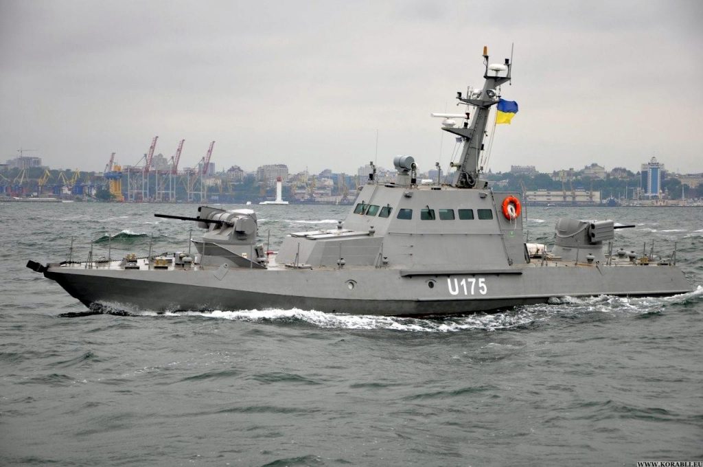 Опубликованы фото вторгшихся в российскую акваторию кораблей ВМС Украины