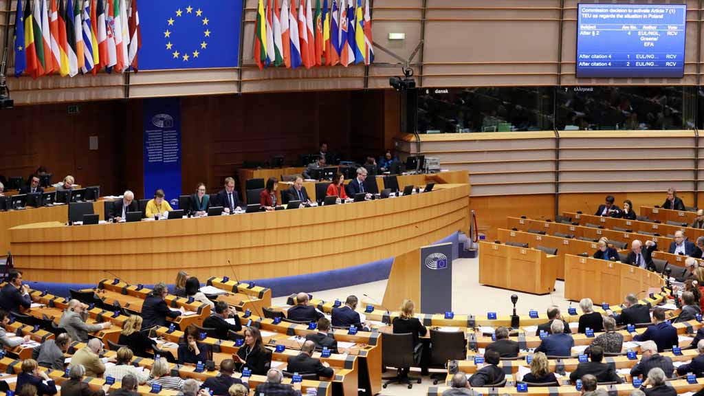 В Европарламент внесли на рассмотрение резолюцию предлагающую изменить формат формат сотрудничества с Россией, который исключает действие Соглашения о партнёрстве и сотрудничестве с Россией и в частности содержит требование «остановить» реализацию «Северного потока – 2.