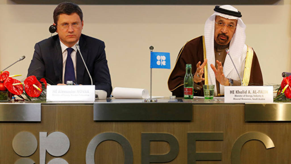 Глава Минэнерго Александр Новак и Министр нефти Саудовской Аравии Халид аль-Фалих