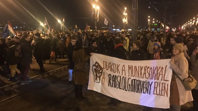 протест митинг венгрия