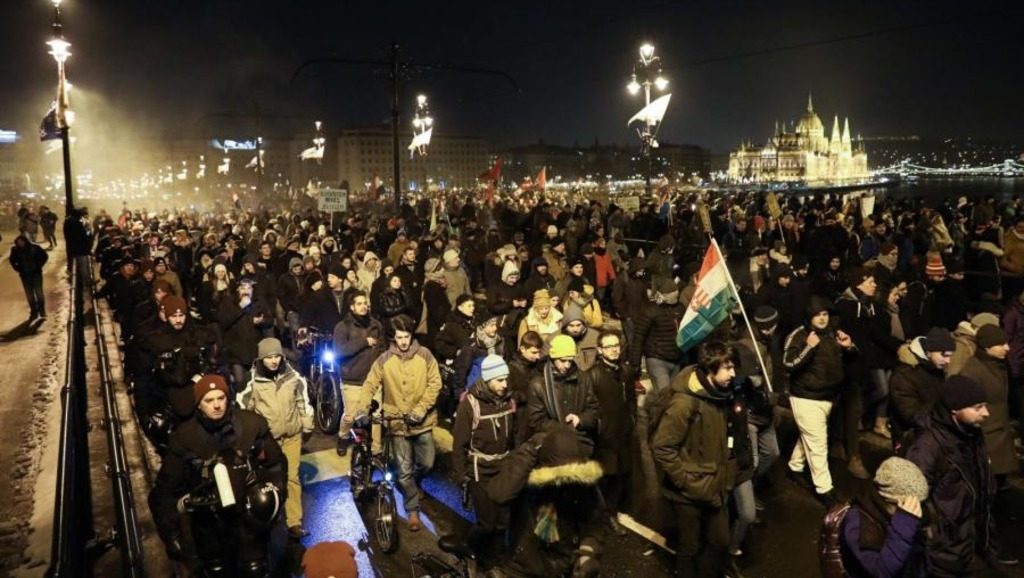 протесты в Венгрии декабрь 2018 года