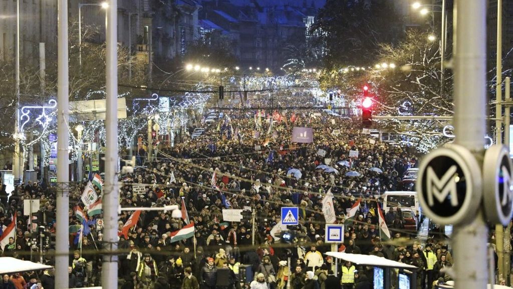 протесты в Венгрии декабрь 2018 года