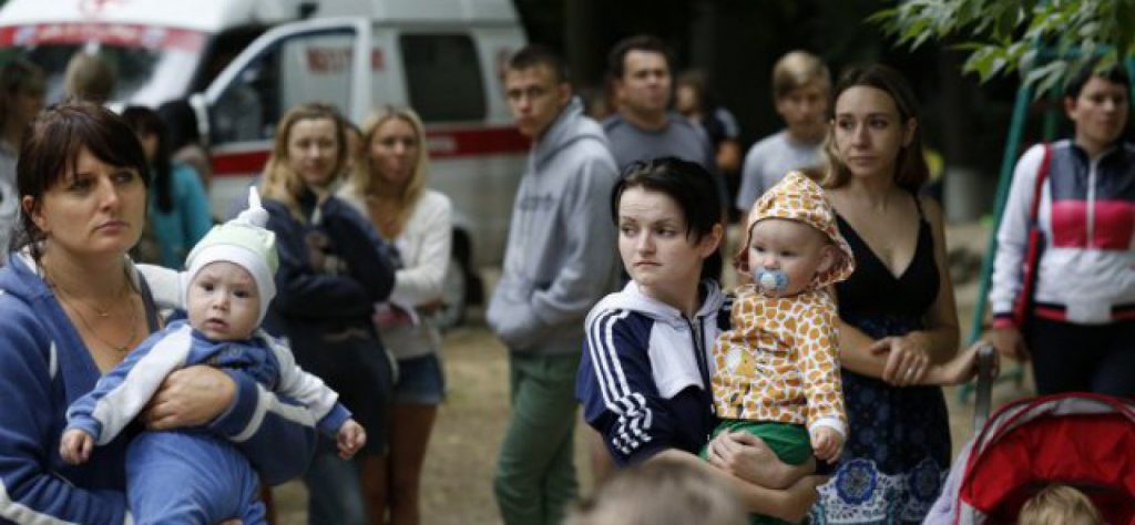 На птичьих правах: Беженцам от войны в Донбассе Киев даёт «условия минимума»