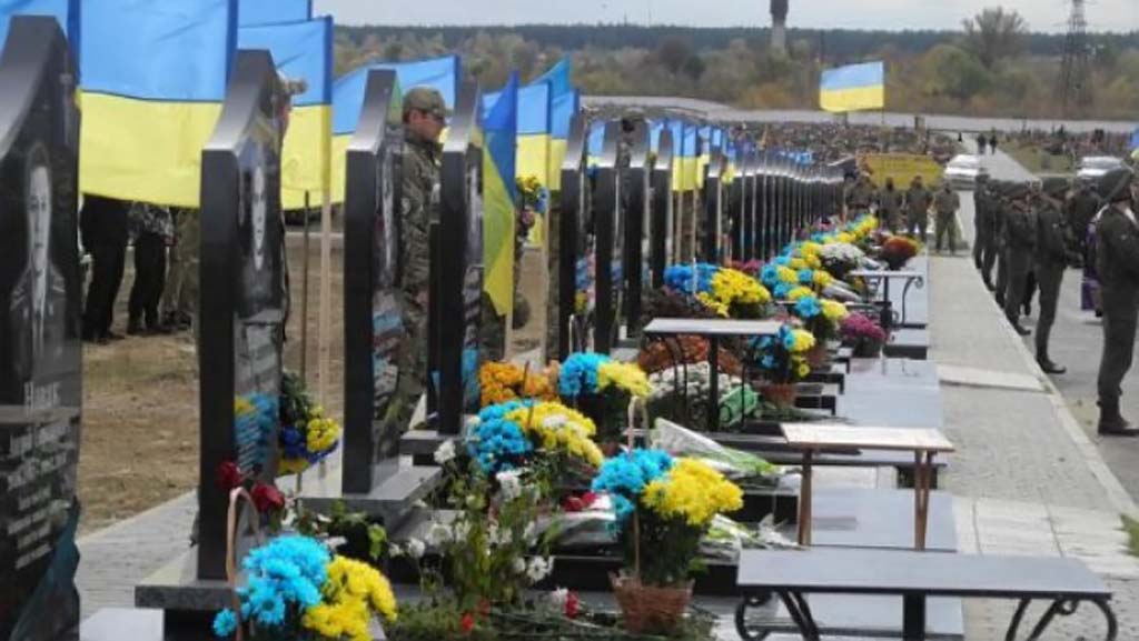 Депутаты Харьковского городского совета выделили из бюджета средства на установку памятников украинским военным, погибшим в так называемой АТО и принимавшим активное участие в боевых действиях против мирных жителей Донбасса.