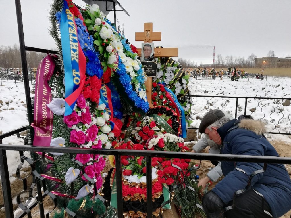 В Северодвинске состоялось прощание с убитым в львовской колонии добровольцем Валерием Ивановым