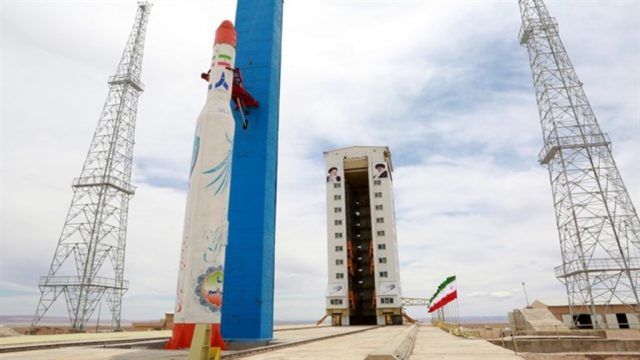 Иран запустит два спутника на орбиту своими ракетами
