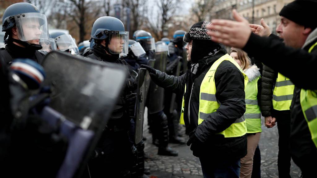 В Париже в десятый раз желтые жилеты вышли на улицы Парижа и других крупных городов. Для обеспечения правопорядка французские власти мобилизовали более 80 тыс. полицейских и жандармов, из них более 5 тыс. в Париже. Уже арестовано 12 демонстрантов. На прошлой неделе в протестах приняли участие около 84 тыс. человек.