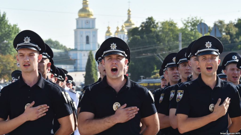 В дно «реформированной» украинской полиции снова постучали