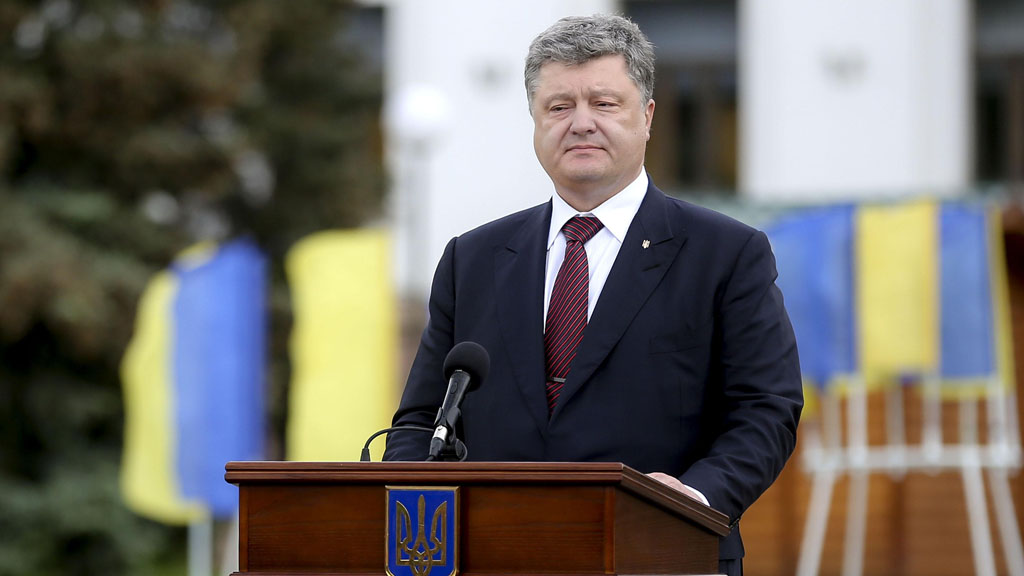 Во Львове состоялась конференция в поддержку действующего президента Порошенко на предстоящих президентских выборах. Выступающие заявили, что "ненависть" Кремля к Порошенко, который ведет Украину курсом в Европу и НАТО, уже является достаточным аргументом чтобы проголосовать за него.