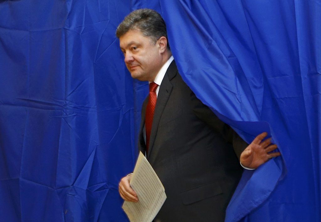 «Ложь и популизм»: Сеть высмеяла предвыборные обещания Порошенко
