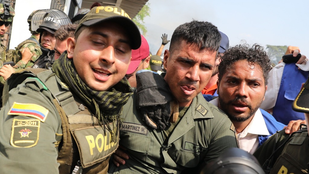 дезертир из Венесуэлы и полиция Колумбии