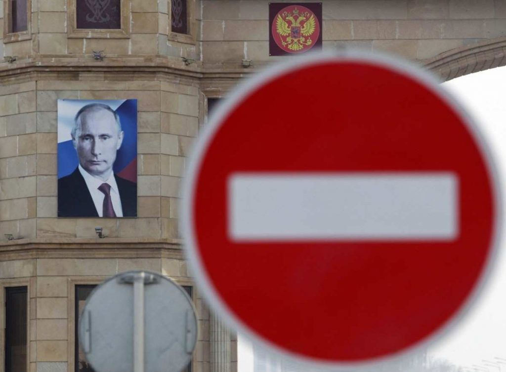 Политолог США: Россия победно оседлала войну санкций