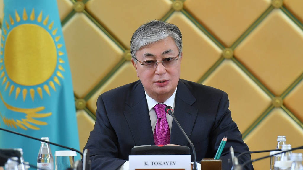 Недавно выступивший в должность новый президент Казахстана Касым-Жомарт Токаев подписал закон о переименовании столицы республики Астаны в Нур-Султан. Ранее в Республике прошли митинги против данного решения, в ходе которых полицией было задержано более 80 человек.