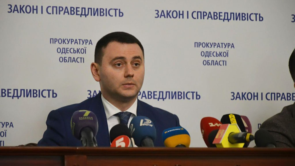 Одесские правоохранители зафиксировали случай прямого подкупа избирателей через отделение «Приват-банка» на сумму 1,3 млн гривен. По данному факту проводится расследование, однако задержанных пока нет.