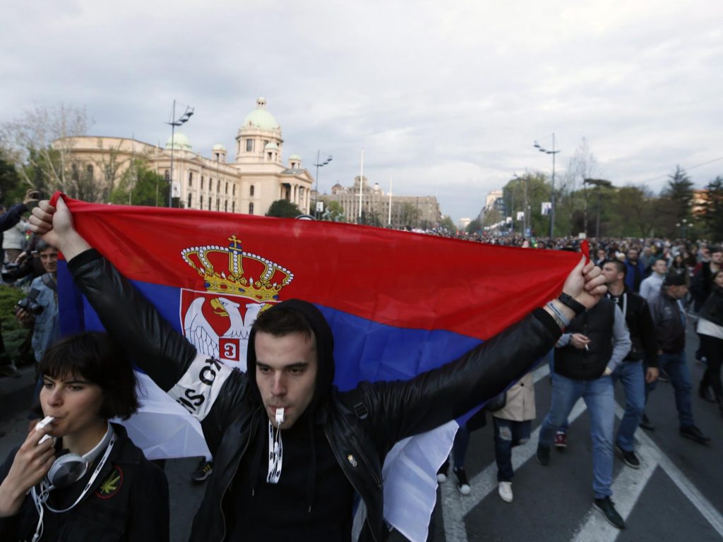 Запад приготовил для Сербии «цветной переворот» - эксперт