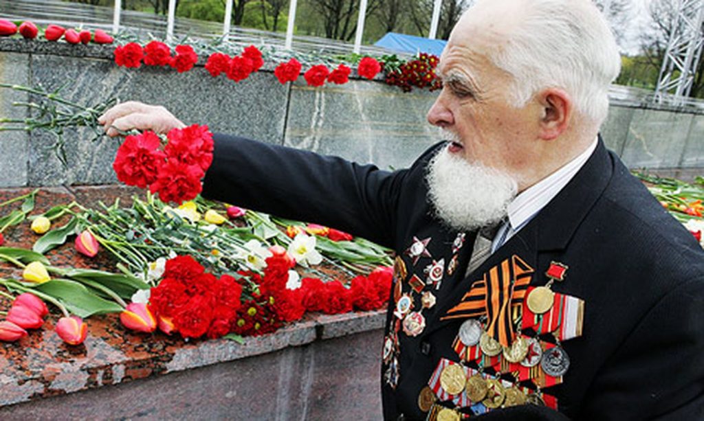 Латвия хочет упразднить советскую форму на День Победы, «приравняв» СССР к Рейху