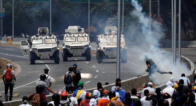 вооруженный мятеж и провокация оппозиции Венесуэлы 30 апреля