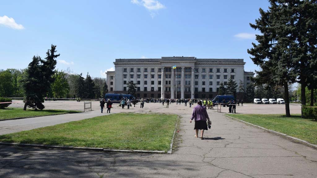 Сегодня в 5-ю годовщину трагических событий 2014 года в Одессе, когда в ходе массовых беспорядков погибли 48 человек, более 200 были ранены, в городе проходят памятные мероприятия, в ходе которых вспоминают жертв майской бойни.