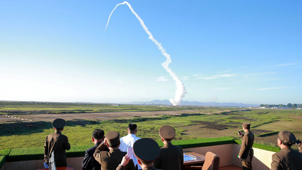 Северная Корея в субботу осуществила несколько пусков ракет малой дальности в направлении Японского моря. с дальностью от 70 до 200 км. После произведенных запусков министерство обороны Японии заявило, что страна не сталкивается с какой-либо угрозой безопасности.
