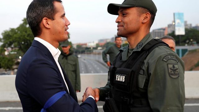 Хуан Гуайдо с военным дезертиром Венесулы