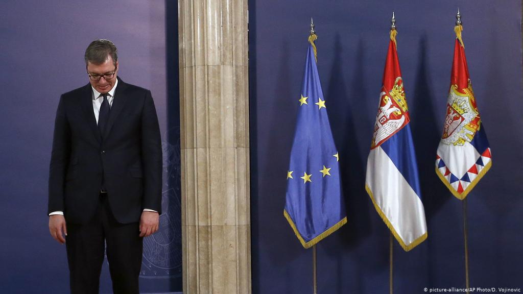 президент Сербии Александар Вучич на переговорах по Косово