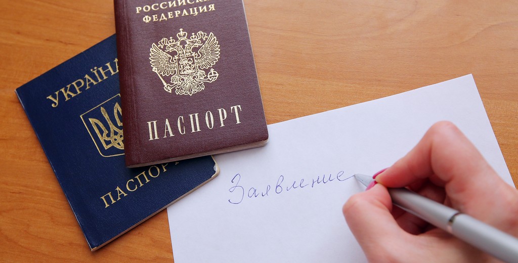 В Кремле оценили намерение Киева «не признавать» паспорта РФ в Донбассе