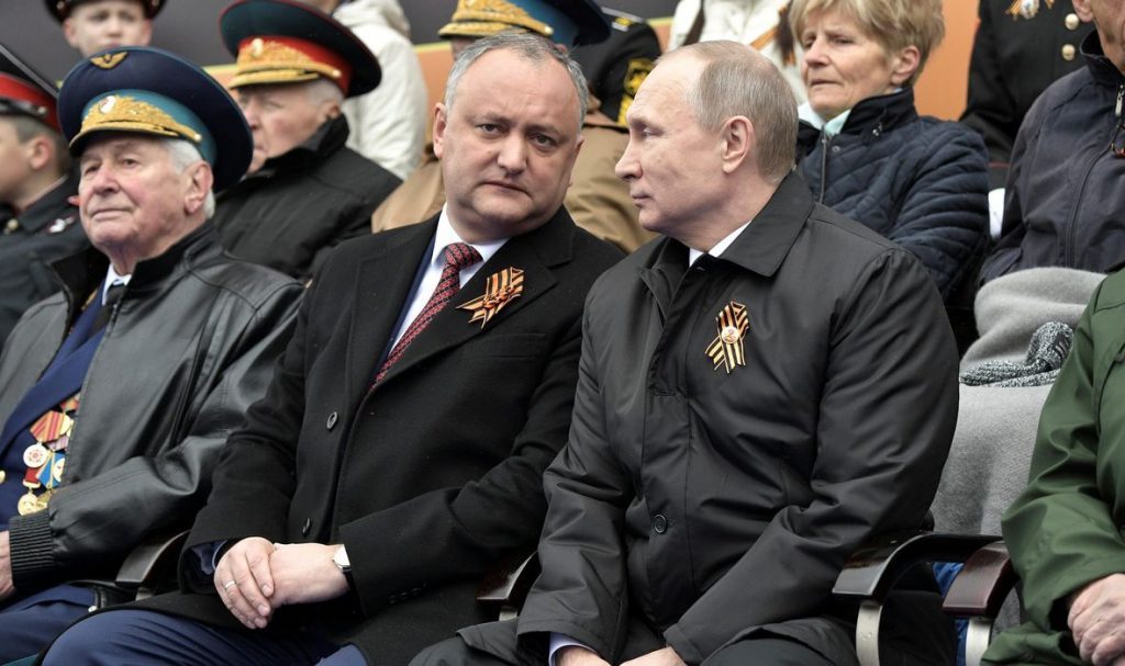 Глава Молдавии поздравил Владимира Путина с Днём Победы