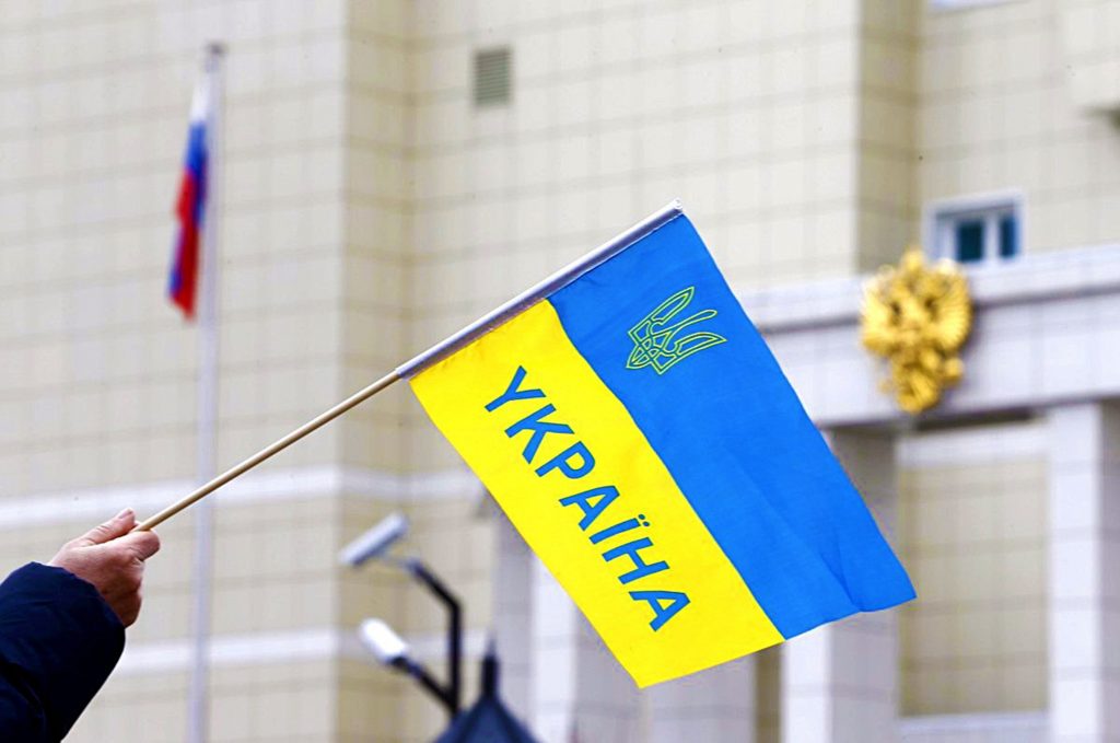 Киев расширил антироссийские санкции, опасаясь паспортов РФ в Донбассе