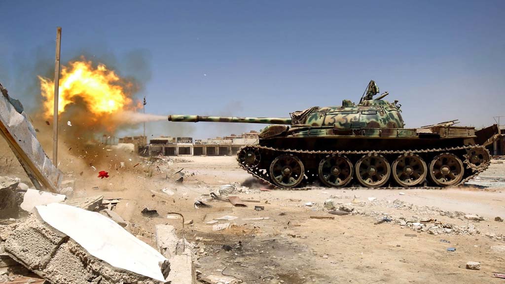 Ливийская национальная армия (ЛНА) маршала Халифы Хафтара ри поддержке военно-воздушных сил страны продвигается к югу и востоку столицы Триполи и уже завершили полную зачистку кварталов Баррия.