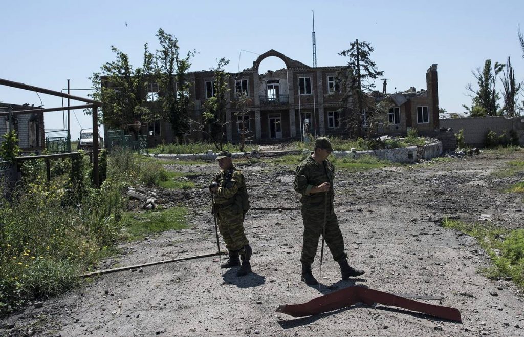 Боевики ВСУ вновь бьют по жилым районам Донбасса
