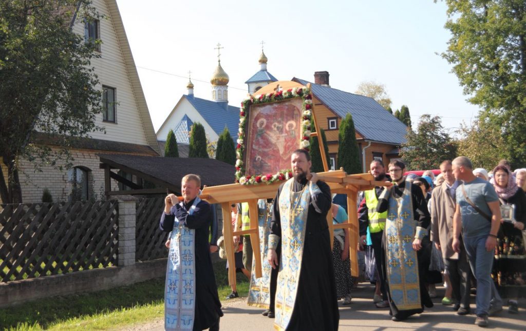 Неграждане больше не могут стать во главе Латвийской православной церкви - Сейм
