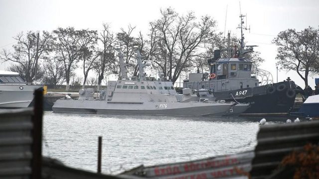 задержанные украинские военные корабли в порту Керчи