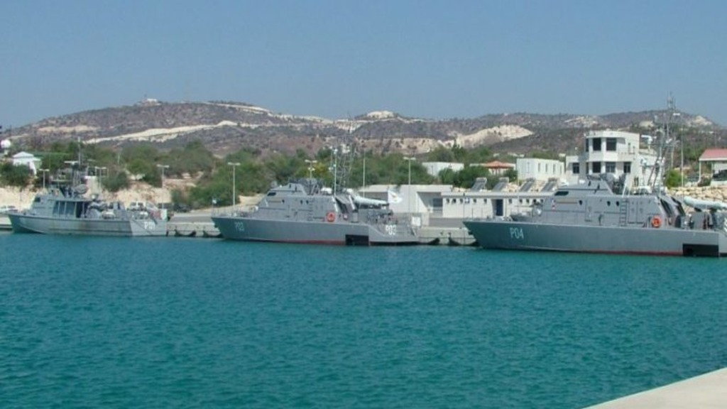 иностранный флот на причале на Кипре