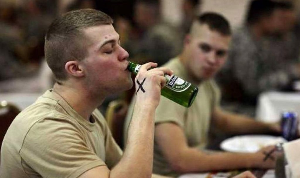пьяные британские военные