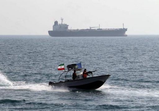 танкер и катер береговой охраны Ирана