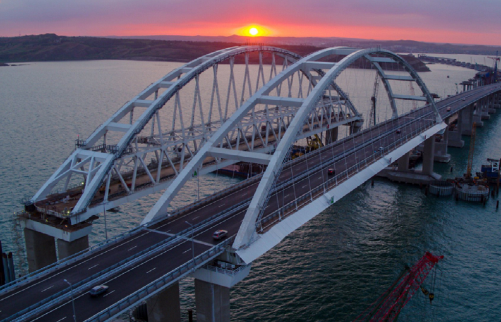 Турчинов: Киев способен «за минуты» снести Крымский мост