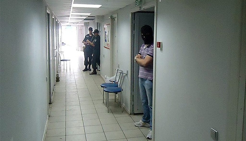 секретная украинская тюрьма в аэропорту Мариуполя