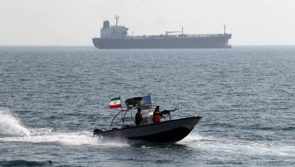 танкер и катер армии Ирана