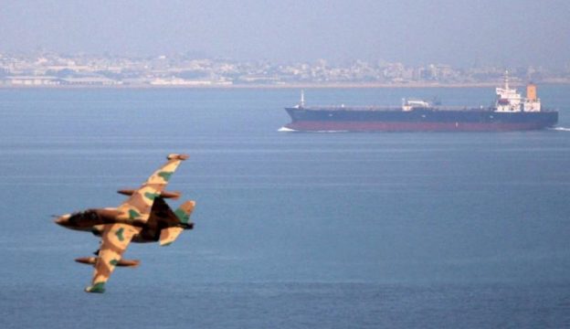 Иранский самолет и нефтянойтанкер