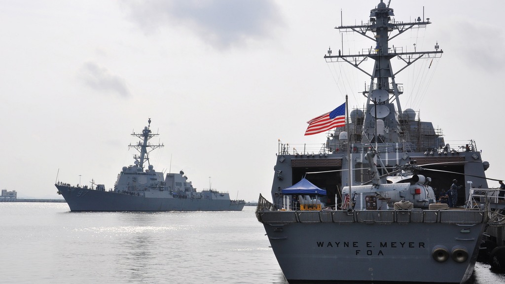 военные корабли США USS Halsey и USS Wayne E Meyer