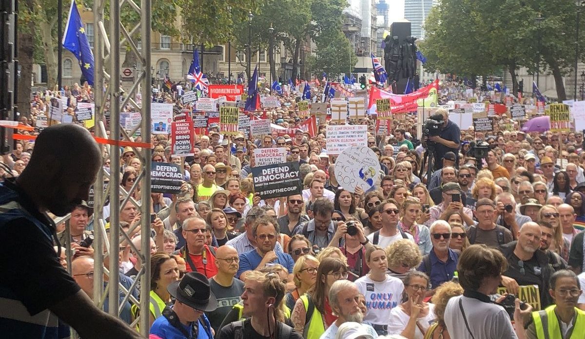 протесты в Великобритании против приостановки работы парламента