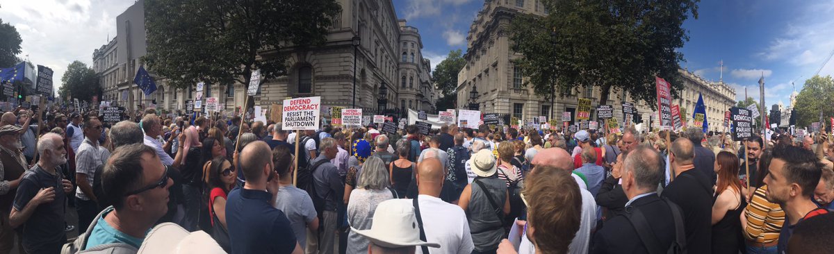 протесты в Великобритании против приостановки работы парламента