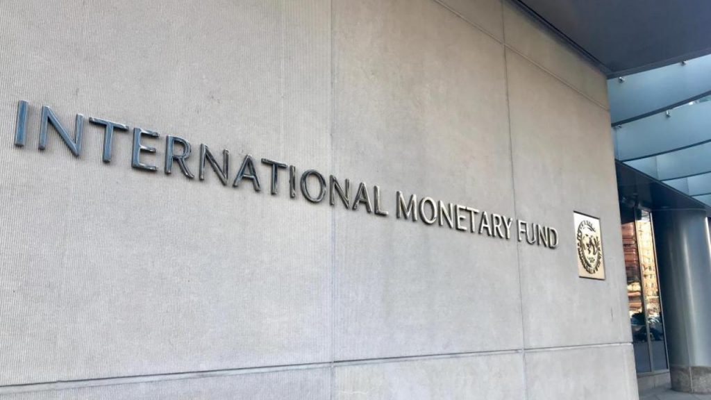 Афины стараются досрочно отдать МВФ основную часть долгов