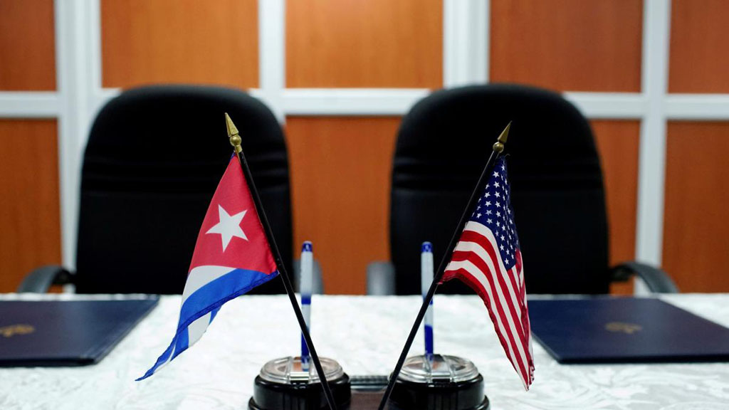 Президент США Дональд Трамп подписал указ о продлении до 14 сентября 2020 года торгового эмбарго в отношении Кубы, действующее с 1962 года, сообщает пресс-служба Белого дома. "Я решил, что продление данных мер в отношении Кубы на один год отвечает национальным интересам США", - говорится в заявлении главы США.