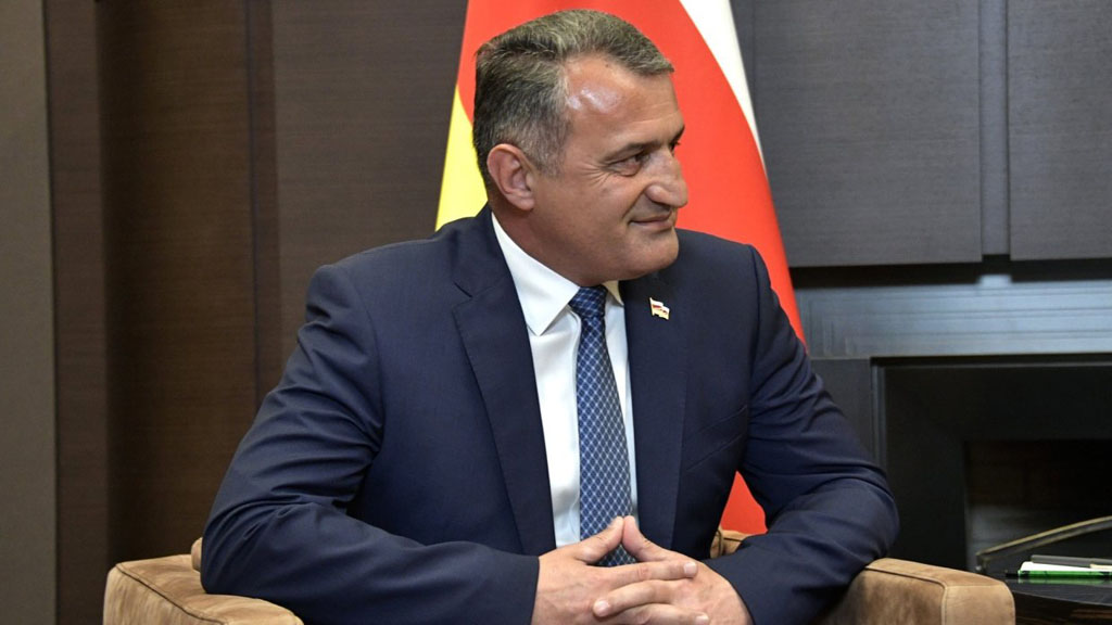 Южная Осетия недовольна поведением международными наблюдателей в зоне грузино-осетинского конфликта. Об этом на вчерашней встрече с сопредседателями «Женевских дискуссий» заявил президент Анатолий Бибилов.