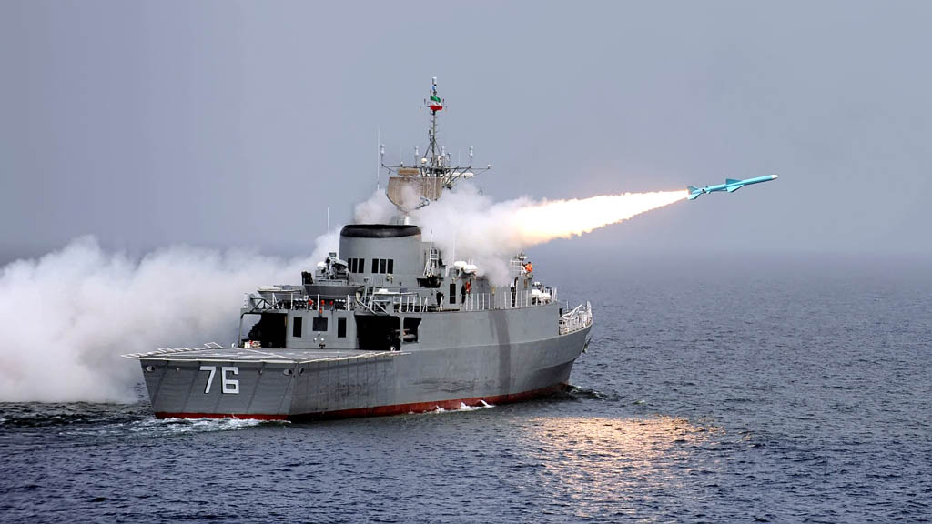 Иран намерен провести совместные военно-морские учения с Россией и Китаем. Об этом заявил начальник управления Генштаба вооруженных сил Ирана по международным вопросам Кадир Низами.