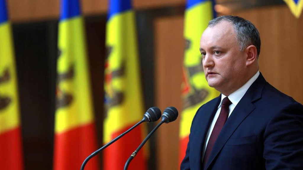Как уже только не издевались над нынешним президентом Молдовы. И отстраняли от должности на непродолжительное время, чтобы преодолеть президентское вето по тому или иному вопросу. И откровенно высмеивали за отсутствие реальных властных полномочий.