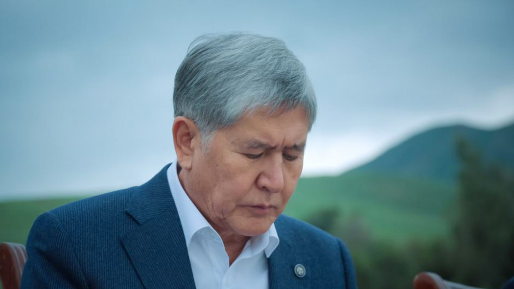В Кыргызстане намечается «публичная порка» бывшего президента и его окружения. Намедни суд Первомайского района киргизской столицы продлил арест и самого Алмазбека Атамбаева, и его ближайших сторонников до 9 декабря.
