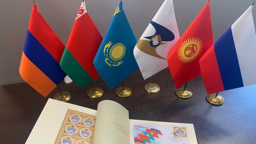 Возможно, что в скором времени ряды членов Евразийского экономического союза пополняться. Узбекистан прорабатывает возможность присоединения к этому сообществу постсоветских государств. В настоящее время узбекский президент Шавкат Мирзиёев взвешивает все «за» и «против».